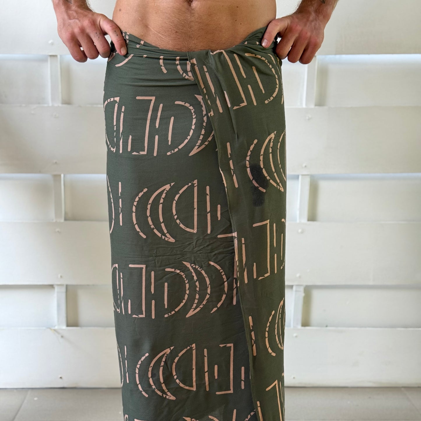 Espresso Olive Mens Luxe Sarong