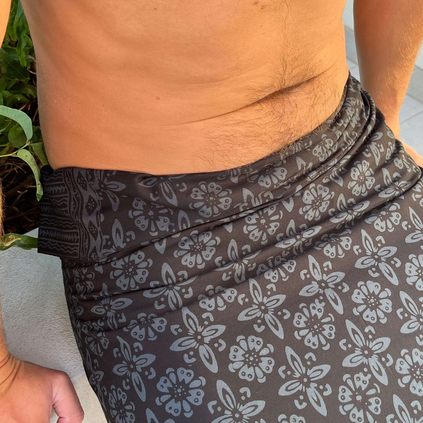 Jungle Men black and grey Luxe Sarong close up