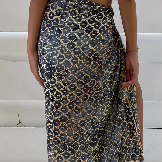 Vibrance Charcoal Beach Sarong from behind