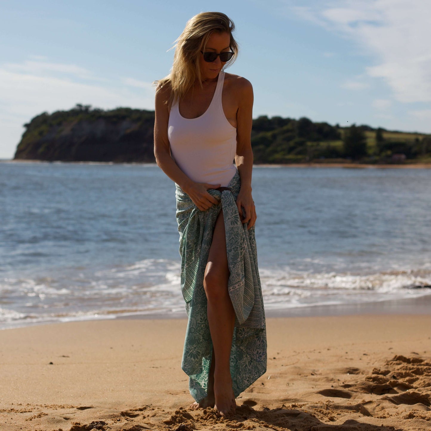 adventure luxe sarong with sarong holder
