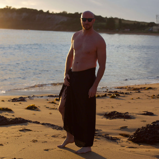 Black Mens Beach Sarong – Classic Lightweight Beach Wrap | Sarong Hut