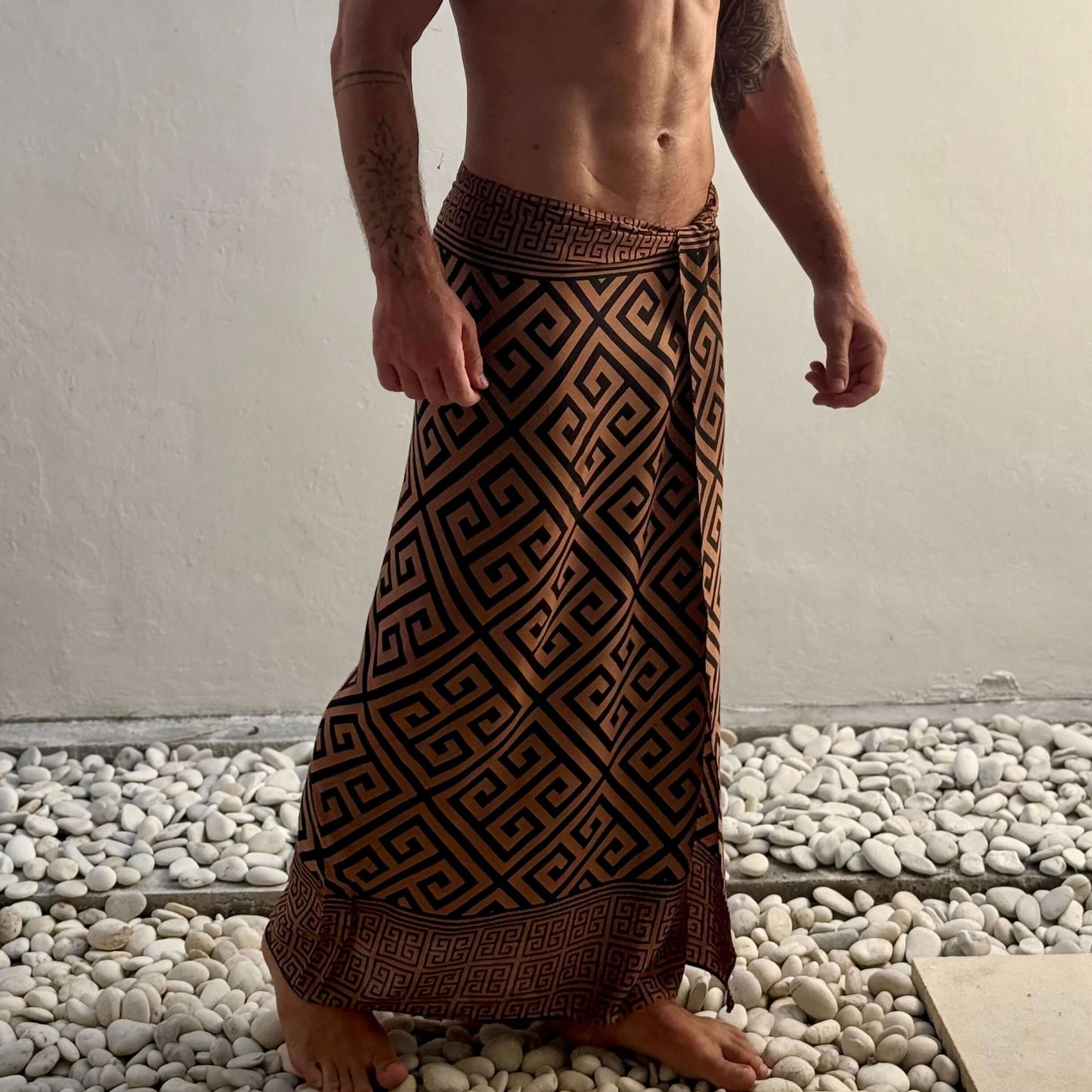 Balance Earth Mens Luxe Sarong long torso shot