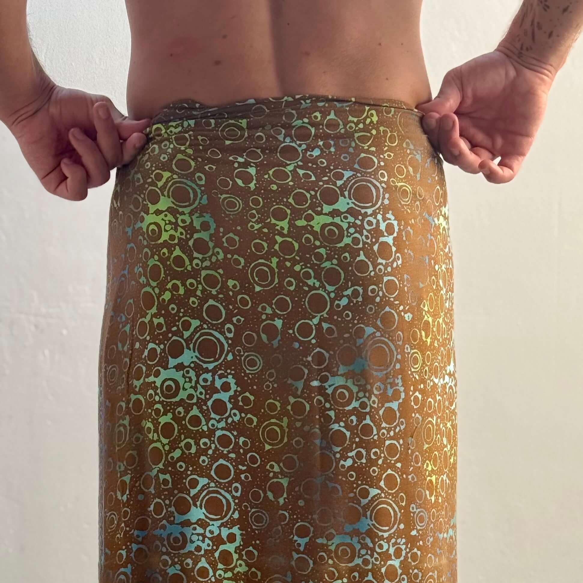 Chill Mens Beach Sarong brown and aqua swatch