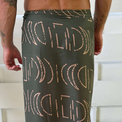 Espresso Olive Mens Luxe Sarong fabric swatch