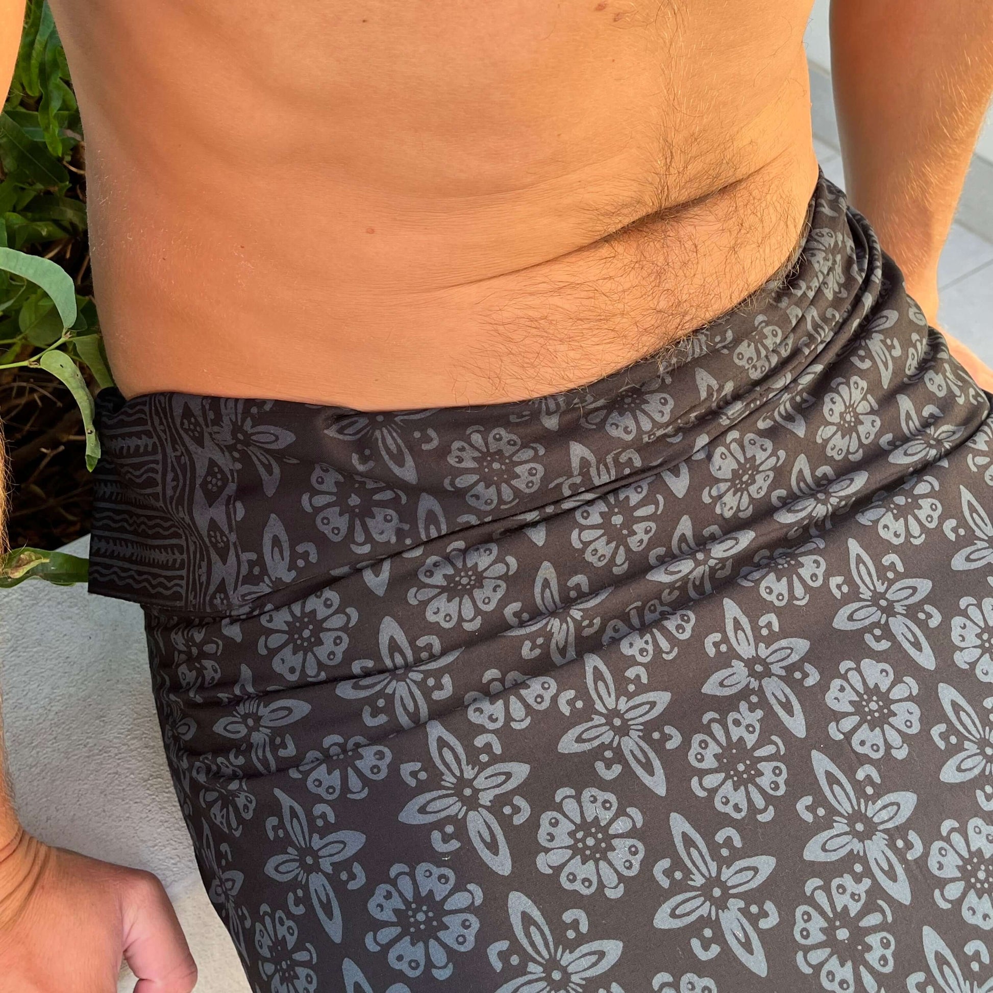 Jungle Men black and grey Luxe Sarong close up