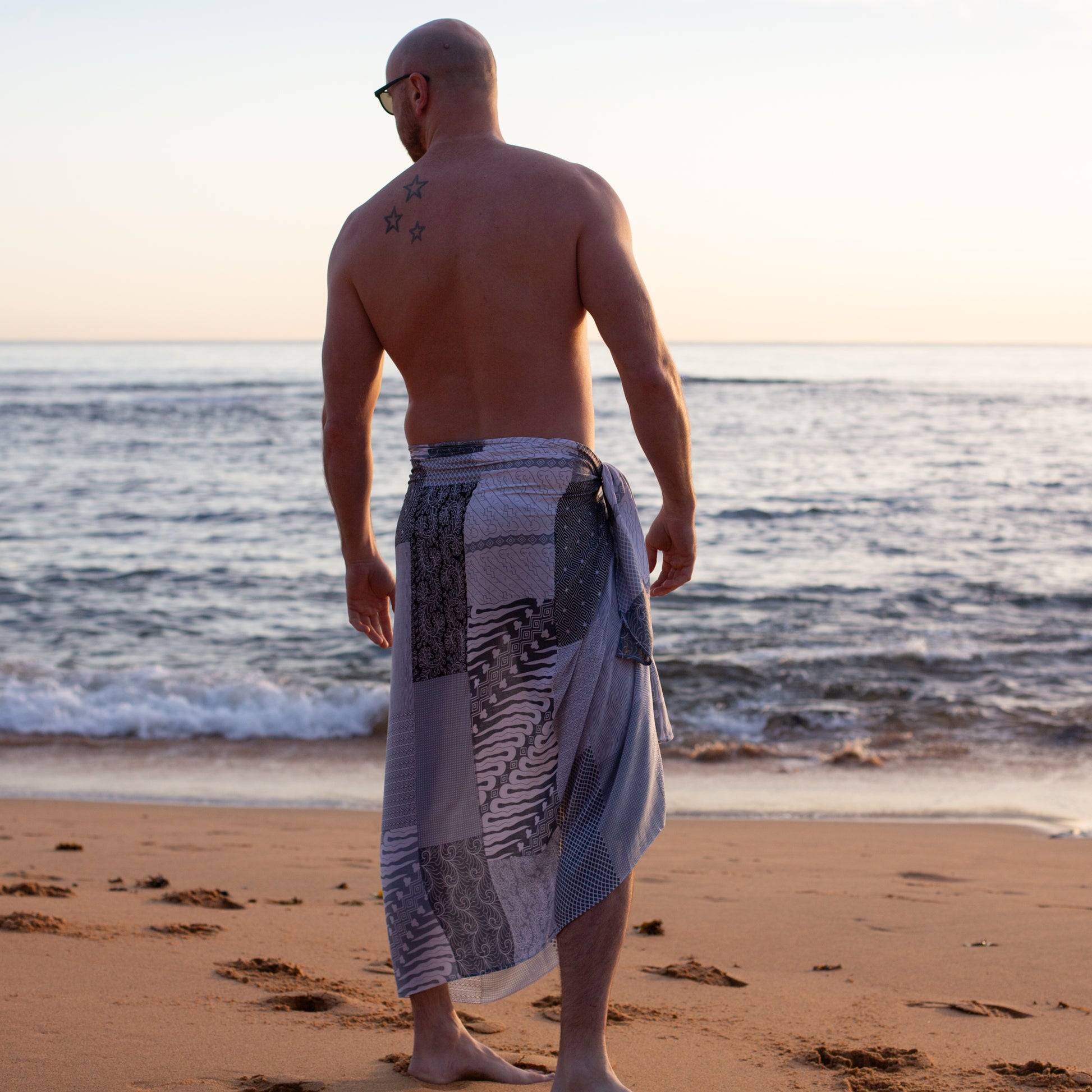 Batik Monochrome Mens Beach Sarong