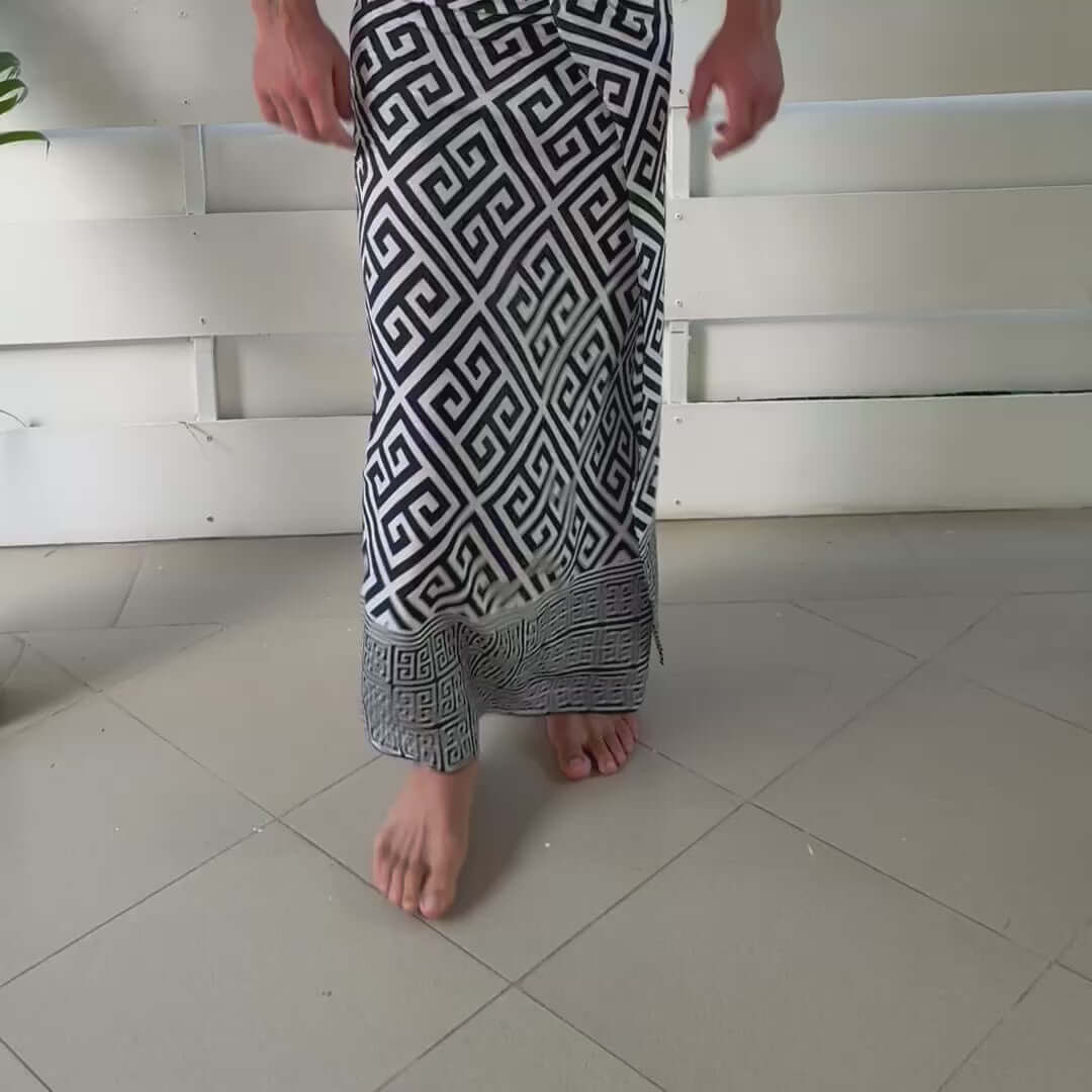 Balance Monochrome Mens Luxe Sarong Wrap video 2