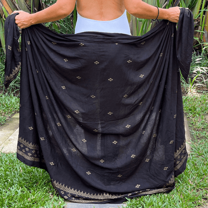 Retreat Luxe Sarong Black sarong in the garden